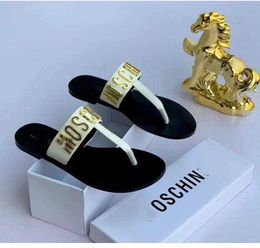 2024 Designer Womens Flip Flops Slippers Hardware English Decorative Herringbone Slides 2Fashion Women Sandals Summer Flat Shoes