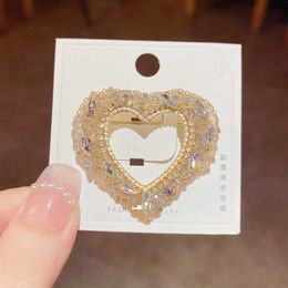 Pins Brooches Women's fashion crystal cute heart luxury gold color zircon alloy geometric brooch safety pin G230529