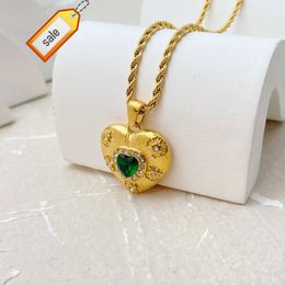 18k gold textured handmade Jewellery inlaid with emerald zircon heart shaped pendant Stainless steel necklace does not fade