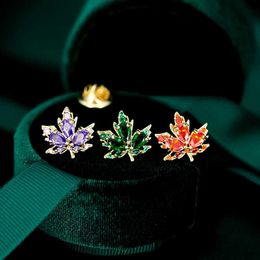 Pins Brooches Women's fashion rainbow crystal maple leaf women's luxury yellow gold zircon alloy plant brooch safety pin G230529