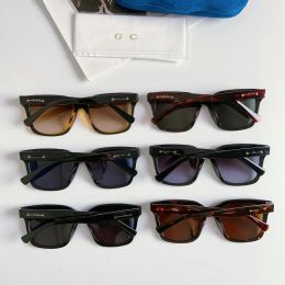 2023 Мужские и женские солнцезащитные очки летние классические ультрафиолетовые защиты ретро -тарелка квадратная квадратная мода с полной рамкой со очками.