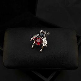 Pins Brooches Women's fashion red crystal cute honeycomb women's luxury silver alloy animal brooch safety pin G230529