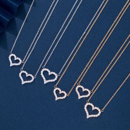 Designermarke Tiffays Love Halskette mit Diamanten Bindefamilie Gold Herzförmiger Anhänger großer und kleiner diamantkragen Kette Licht Luxus