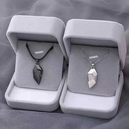 Pendant Necklaces New ing Stone Couple Necklace Pair Valentine's Day Gift Creative Magnet Love Pendant Valentine's Day Gift J230601