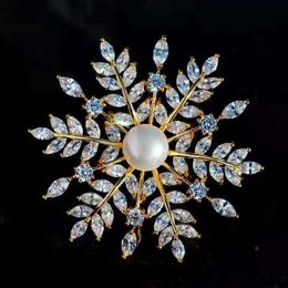 Pins Brooches Simple and elegant pearl crystal lovely sunflower suitable for women luxurious silver gold zircon alloy plant brooch safety pin G230529