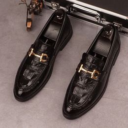 Luxury Patent Men Shoes Casual For Men Dress Fashion Mens Mocassini Uomo Mocassini formali per il tempo libero in pelle da uomo