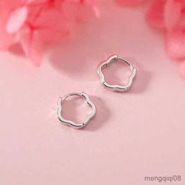 Charm Small Hoop Earrings for Women Hollow Out Flower Style Fashion Girls Gift Ear Hoops Silver Color Jewelry R230603