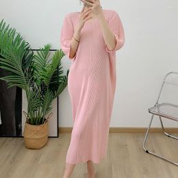 Casual Dresses Miyake Pleated V-neck Dress 2023Summer Temperament Korean Version Bottoming Long Skirt Press Loose For Women