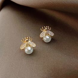 Simple and luxurious Pearl Woman's Earrings Fashion design sense bee insect Earrings Korean women Jewellery sexy Earrings