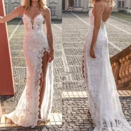 2020 Sexy High Side Split Wedding Dresses Lace Appliqued Spaghetti Neck Backless Bridal Gowns For Beach Gardens Sweep Train Weddin295T