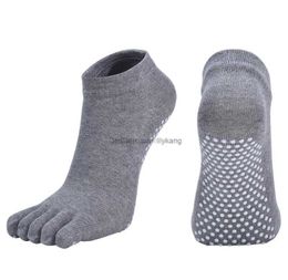 Women Yoga Grip Socks Pilates Barre Ballet Non Slip Non Skid silicone Dots Bottom Sox for Maternity Girls Men Gym Fitness workout Toe sock with Grippers Alkingline