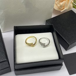 Designer Rings Mens Engagement Rings For Women Luxury Letter Classic Gold Ring Titanium Steel Engraved Love Jewellery High Quality