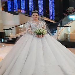 Luxury Crystal Beaded Long Sleeves Ball Gown Wedding Dresses Vintage Lace Appliiqued Saudi Arabic Dubai Bridal Gown Plus Size222l