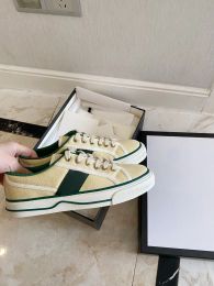 2023nEW Luxurys Designer Woman Tennis shoes 1977 Canvas man canvas shoes Green And Red Web Stripe Rubber Sole Stretch Cotton Low platform Sneaker with box size 35-44