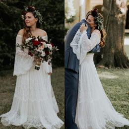 2023 Bohemian Plus Size Abiti da sposa in pizzo con maniche lunghe al largo della spalla Abiti da sposa da spiaggia Una linea di lunghezza del pavimento Boho Vestido De Novia