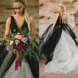 Vintage 2021 Black and White Gothic Wedding Dresses Deep V Neck Sleeveless Lace Top Tulle Skirt Beach Bridal Gowns Backless214v