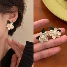 Stud New Korean Fresh White Garden Fashion and Elegant Flower Green Leaf Pearl Earrings Women's Travel Party Jewelry G230602