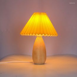 Table Lamps Retro Pleated Wooden Lamp Homestay Creative Korean-style Decorative For Bedroom E14