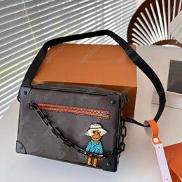 Mens Shoulder Bag Luxury Designer Crossdody Bags Fashion Trunk Handbags Men Cross Body Mini Handbag Scarecrow Wallet Chains Strap Leather Purse Luxurys Wallets