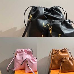 Womens Brand Fenndl Faquen Bag Designer bags Shoulder Bags Tote Texture Patent Leather bag 2024 Fashion Trend Retro Style Envelope Bag Messenger bag Crossbody Bag