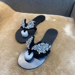 Diamond Butterfly Flat Sandals Womens 2023 Summer New Small Fragrance Wearing Pinch Flip-flops Minority Design Womens Shoes