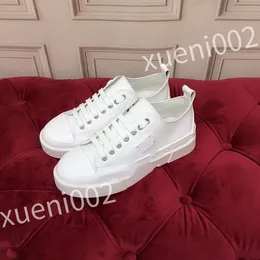 2023 Hot Designers sneaker Casual Shoes Mens Womens Leather Lace Up Sneakers White Black Trainers Jogging Walking