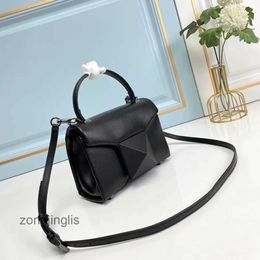 Valentines VT V-buckle Fashion ladies Style Classic Designer Bags Show Women Handbag Big Rivet Women's Flip Shoulder Crossbody Q09D