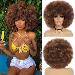 Faites une déclaration avec des perruques afro de 25,4 cm : parfaites pour les déguisements de clown et plus offrant une large gamme de styles et de boucles moelleuses.