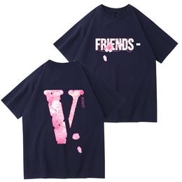 Vlone tees Vlone marca maglietta da uomo T-shirt vlones Trendy Pink Letter Big V Print e Women's Casual Hip Hop Hop Short Summer Mens Thirts Women Design Man Tshirt S-3xl