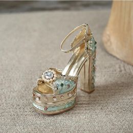 Kristall-Metall-Sandalen für Damen, Sommer, hohe Plateau-Gladiatoren, besetzte Damen-Abschlussball-Party-Schuhe, große Größe 35–42