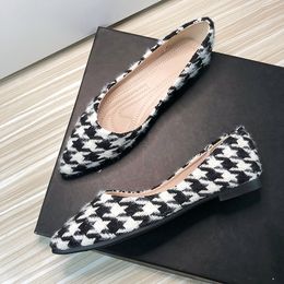 Women Flat Shoes Plaid Pointed Toe Boat Shoes Slip on Loafers All Match Basic Style Large Size 42 43 44 Female Working Flats