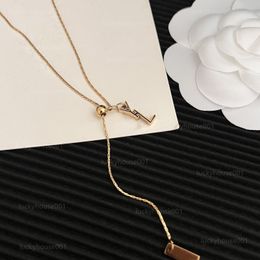 Luxury Designer Letter Pendant Necklace 18K Gold Plated Necklace Womens Wedding Accessories Fashion Pearl Long Sweater Chain High Quality Party Gift