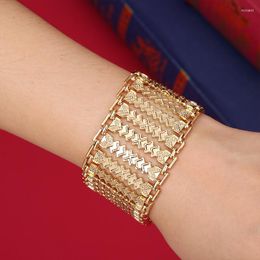 Bangle Luxury Gold Color Bangles Chic Pattern Carved Metal Plating Elegant Women's Bracelet Jewelry