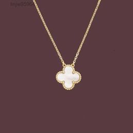 Fashion Pendant Necklaces for Women Elegant 4/four Leaf Clover Locket Necklace Highly Quality Choker Chains Designer Jewellery 18k Plated Gold Girls 28nwz{category}