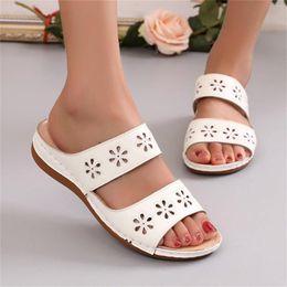 Slippers Ladies Summer Bohemia Style Sandals Fashion Flower Hollow Round Toe Flat Bottom Comfy Simple Casual Beach