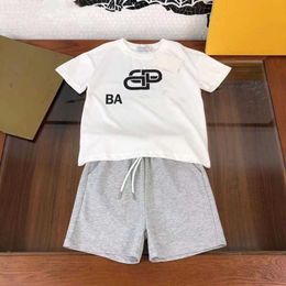 Zweiteiliges Set Baby Designer Sets Kurzarm Kinder T-Shirt 3 Farben Kleidung Luxusmarke Kleinkind Mädchen Jungen Sommer T-Shirt Kinder Kleidung mit Buchstaben