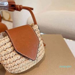 Designer Mini Fanny Pack Women Woven Handbag Summer Shoulder Bagss Leather Designer Crossbody Female Purses