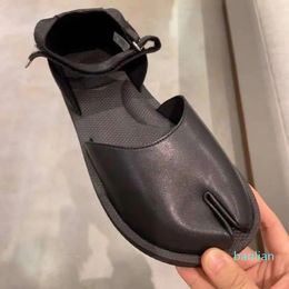 Designer Sandals Women Woman Fashion Shoes Girls Black Round Toe Flats Ladies Closed Female Brand