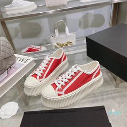 Designer 2023 flat sneakers casual shoes small white shoes denim canvas platform ladies low rubber shoes, luxury designer