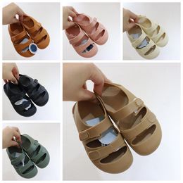 2023 Kids Summer Sandals Designers Boys Girls Hook Loop Mesh Slippers Runner Walking Shoes Baby Youth PU Transparent Outdoor Beach Sneakers size 24-29