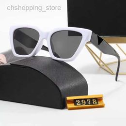 Vintage Sunglasses Women Luxurys Designer Mens Sun Glasses Woman Polarised Couple Sunglass Fashion Triangular Glass p 2212161d{category}