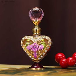 Fragrance Empty 5ml Perfume Bottle Vintage Pink Purple Glass Carved Flower Diamond Decor Crystal Cap Refill Essential Oil Handmade Gift L230523