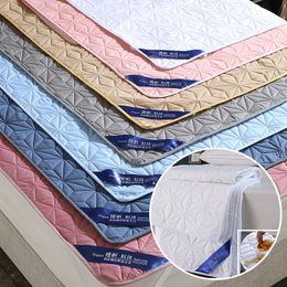 Bedding sets 100% Waterproof Bedspread On The Bed King Size Bed Cover Quilted Mattress Pad Washable Mattress Protector For Pet Dog Bed Linen 230606