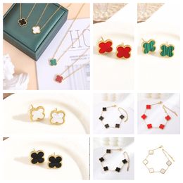 9n2h Pendant Necklaces Fashion Luxury Four Leaf Clover Necklace Designer Jewellery Set Bracelet Stud Earring Gold Silver Mother of Pearl Flower Link Womens No Box