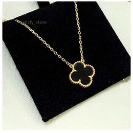 collana di trifoglio Fiori di moda Quadrifoglio Cleef Collane di design di lusso da donna Gioielli con logo e scatola