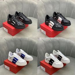 Men's casual shoes fashion flower leather patchwork low-cut sports shoes runway platform wedge shoes round head lace luxury brand-name casual shoes for men and women.