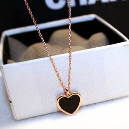 Womens Summer New Love Heart Pendant Halsband smycken Korean Söt söt designer Double Side Kortlänk Kedjekokerhalsband gåva