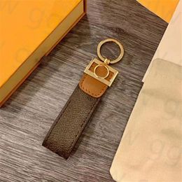 2022 Keychain Brand Designer Key Chain Mens Luxury Car Keyring Womens Buckle Keychains Handmade Leather Men Women Bags Pendant Acc244n