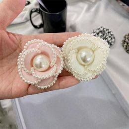 Brooches Handmade Elegant Pearl Camellia Brooch Coat Accessories Small Fragrant Sweater High-end Pin Women's Suit Corsage