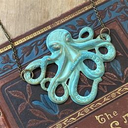 Chains Retro Fashion Pirate Octopus Alloy Pendant Necklace Womens Silver Color Jewelry Gift Fashionistas Hang Decorations